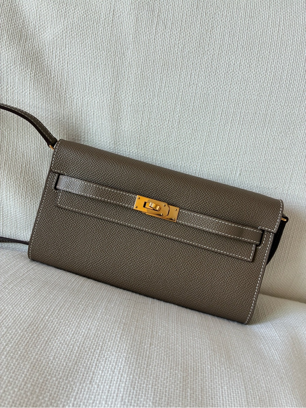 Hermès Kelly To Go Wallet - Etoupe Gold Hardware M Stamp